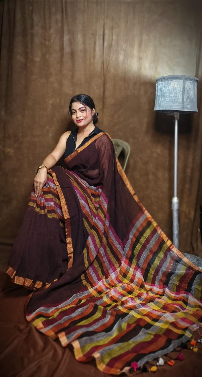 Handloom Linen Checks Saree with Golden Border