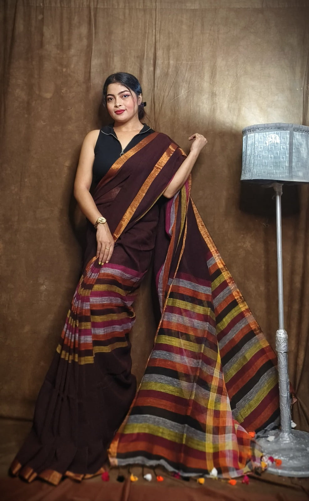 Handloom Linen Checks Saree with Golden Border